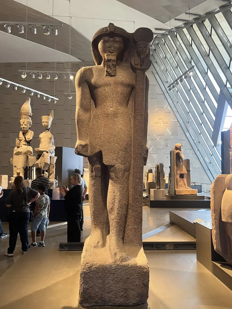 Les trésors révélés : Lorsque  l’histoire se sculpte et s’écrit 8 - Le Progrès Egyptien Les trésors révélés : Lorsque  l’histoire se sculpte et s’écrit 7 - Le Progrès Egyptien