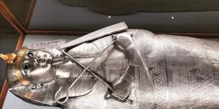 Le sarcophage en argent du roi Psousennès Ier : un trésor unique de l’Égypte ancienne 1 - Le Progrès Egyptien