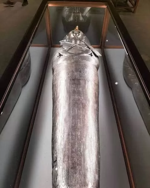Le sarcophage en argent du roi Psousennès Ier : un trésor unique de l’Égypte ancienne 5 - Le Progrès Egyptien
