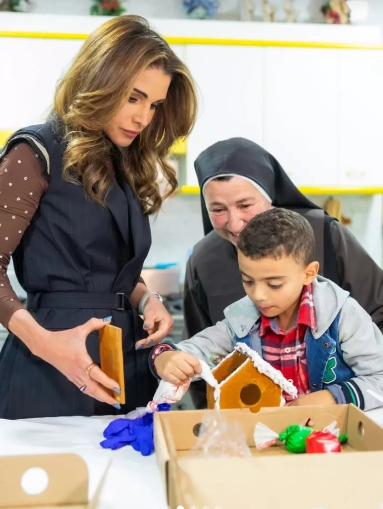 Rania de Jordanie entourée de religieuses pour préparer Noël 4 - Le Progrès Egyptien Rania de Jordanie entourée de religieuses pour préparer Noël 3 - Le Progrès Egyptien