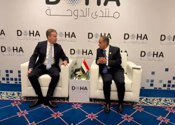 Abdel-Aati rencontre le président du Forum économique mondial à Doha