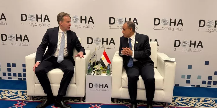 Abdel-Aati rencontre le président du Forum économique mondial à Doha 1 - Le Progrès Egyptien