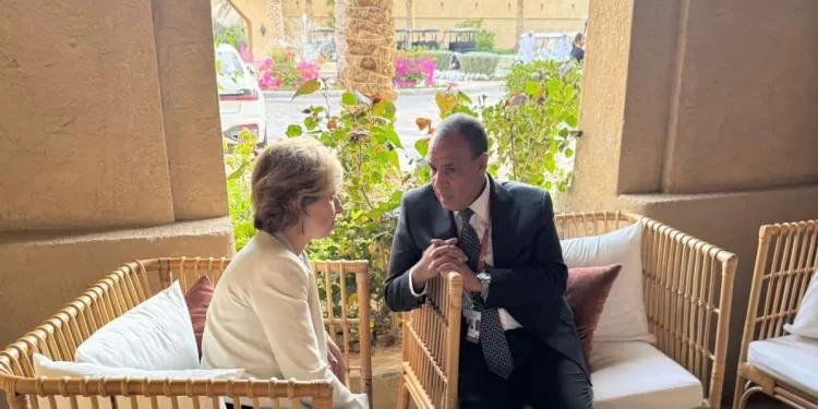 Le ministre des Affaires étrangères s’entretient avec la conseillère du président français pour le Moyen-Orient en marge du Forum de Sir Bani Yas 2 - Le Progrès Egyptien Le ministre des Affaires étrangères s’entretient avec la conseillère du président français pour le Moyen-Orient en marge du Forum de Sir Bani Yas 1 - Le Progrès Egyptien