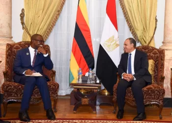 Le ministre des Affaires étrangères reçoit son homologue zimbabwéen pour renforcer la coopération bilatérale