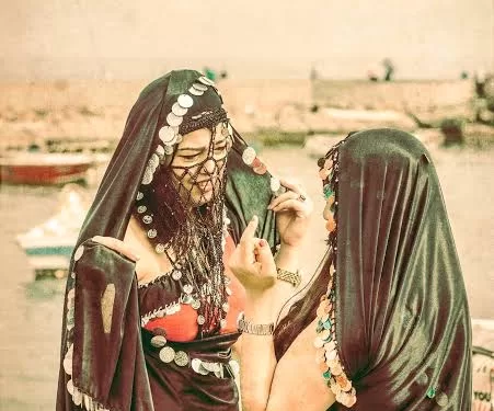 La « milaya laf », icône de la féminité d’un passé nostalgique 2 - Le Progrès Egyptien La « milaya laf », icône de la féminité d’un passé nostalgique 1 - Le Progrès Egyptien