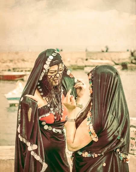 La « milaya laf », icône de la féminité d’un passé nostalgique 2 - Le Progrès Egyptien La « milaya laf », icône de la féminité d’un passé nostalgique 1 - Le Progrès Egyptien