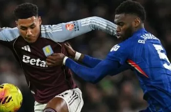 Arsenal reste sur le trône, Villa renverse Chelsea qui dévisse