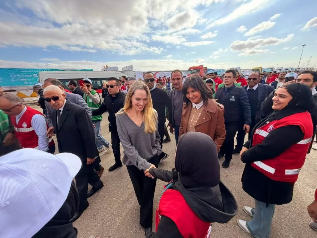 Angelina Jolie au passage de Rafah 13 - Le Progrès Egyptien