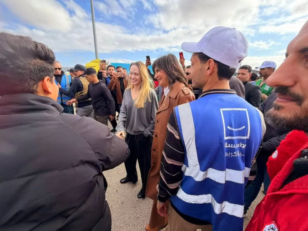 Angelina Jolie au passage de Rafah 11 - Le Progrès Egyptien