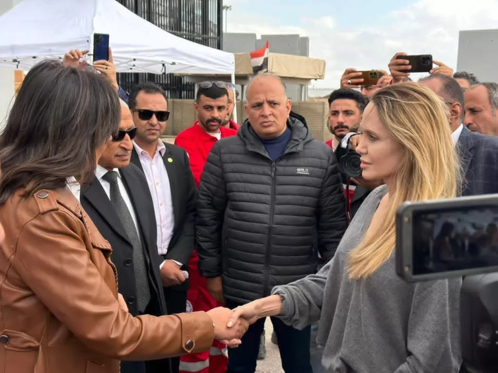 Angelina Jolie au passage de Rafah 3 - Le Progrès Egyptien