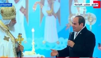 Le pape Tawadros II remercie le président Al-Sissi lors des célébrations de Noël