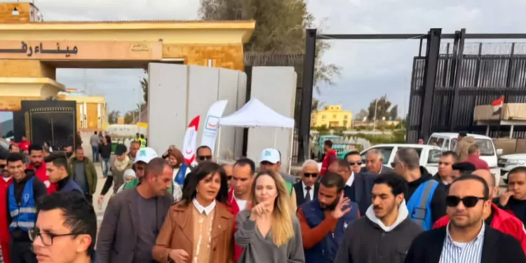 Angelina Jolie au passage de Rafah 1 - Le Progrès Egyptien