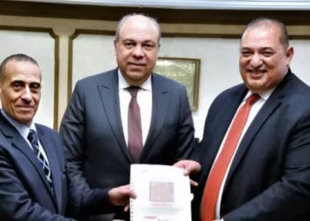 Al-Hafni assiste à la cérémonie de remise du plan d’action du secteur de l’aviation à l’OACI