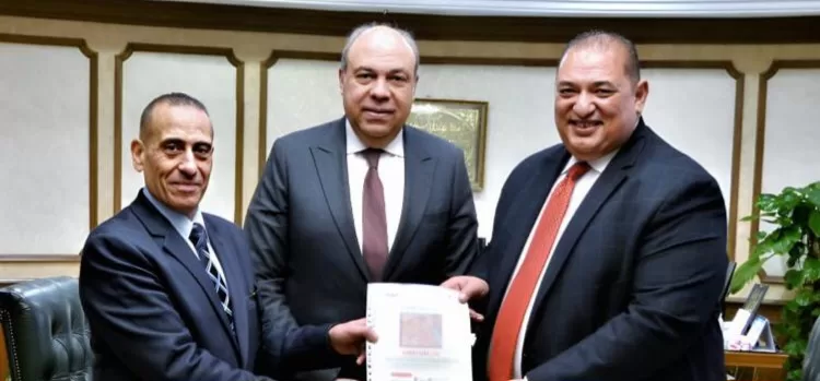 Al-Hafni assiste à la cérémonie de remise du plan d'action du secteur de l'aviation à l'OACI 1 - Le Progrès Egyptien