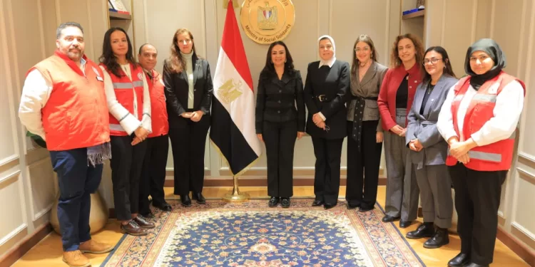 La ministre de la Solidarité sociale rencontre la chef de mission du Comité international de la Croix-Rouge au Caire 2 - Le Progrès Egyptien La ministre de la Solidarité sociale rencontre la chef de mission du Comité international de la Croix-Rouge au Caire 1 - Le Progrès Egyptien