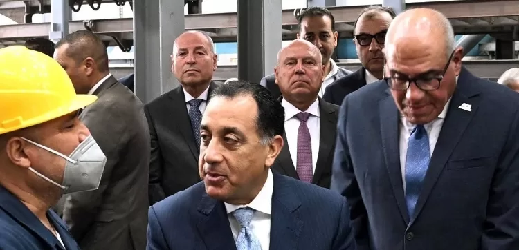 Le PM engage un dialogue amical avec les employés de l'usine SEMAF 2 - Le Progrès Egyptien Le PM engage un dialogue amical avec les employés de l'usine SEMAF 1 - Le Progrès Egyptien