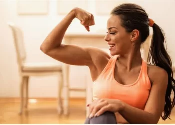 Comment les bras musclés et dessinés sont devenus le nouveau standard de beauté?