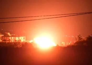 Israël mène des frappes sur le sud et l’est du Liban, affirme viser le Hezbollah et le Hamas