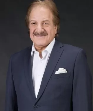 Mohamed Al Mansour – L’élégance et la maîtrise d’un acteur incontournable 2 - Le Progrès Egyptien Mohamed Al Mansour – L’élégance et la maîtrise d’un acteur incontournable 1 - Le Progrès Egyptien