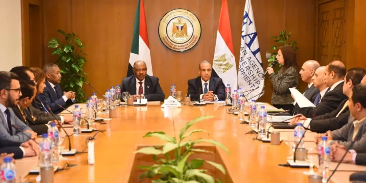 Le ministre des AE et son homologue soudanais honorent l’équipe médicale égyptienne ayant pris part à la caravane médicale au Soudan 2 - Le Progrès Egyptien Le ministre des AE et son homologue soudanais honorent l’équipe médicale égyptienne ayant pris part à la caravane médicale au Soudan 1 - Le Progrès Egyptien