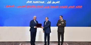 Le président assiste à une cérémonie pour honorer le ministre sortant de la Défense