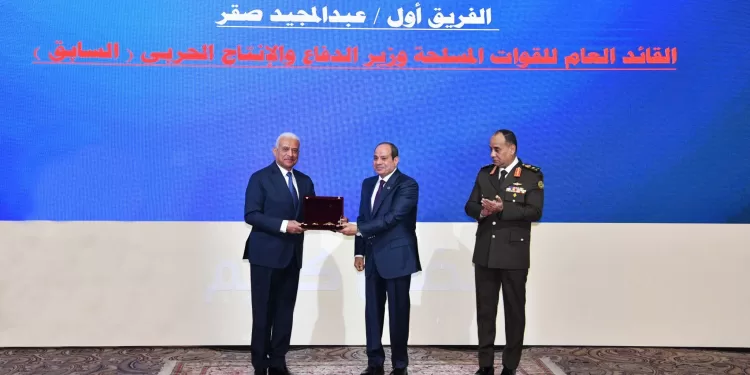 Le président assiste à une cérémonie pour honorer le ministre sortant de la Défense 1 - Le Progrès Egyptien