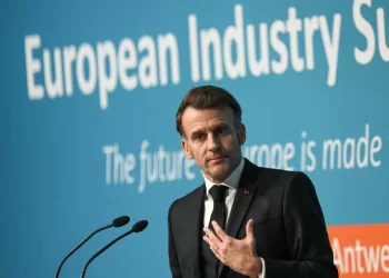 Faire de l’Europe une “puissance indépendante” est la “seule” solution, dit Macron
