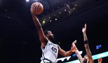 NBA: dix à la suite pour les Spurs, malgré un Wembanyama maladroit