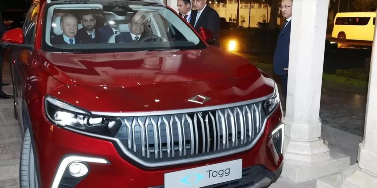 Le Président Al-Sissi reçoit une voiture électrique en cadeau du président turc 1 - Le Progrès Egyptien
