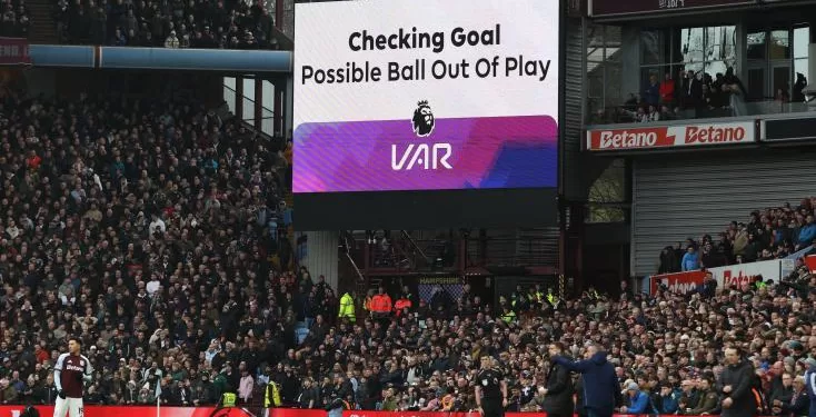 Angleterre: La majorité des fans de Premier League souhaitent la suppression de la VAR 2 - Le Progrès Egyptien Angleterre: La majorité des fans de Premier League souhaitent la suppression de la VAR 1 - Le Progrès Egyptien
