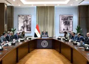 Le PM suit l’avancement des projets de services et de développement au Caire