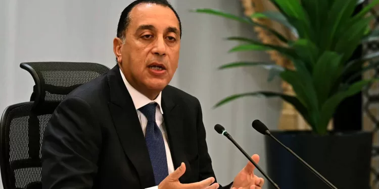 Madbouli en tournée à Suez pour suivre les stocks stratégiques 1 - Le Progrès Egyptien