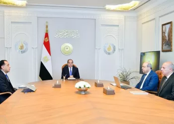 Le président examine les efforts de développement des aéroports