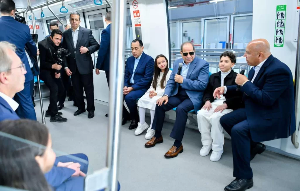 Al-Sissi accomplit la prière de l’Aïd al-Fitr et inaugure le monorail de la Nouvelle Capitale administrative 31 - Le Progrès Egyptien