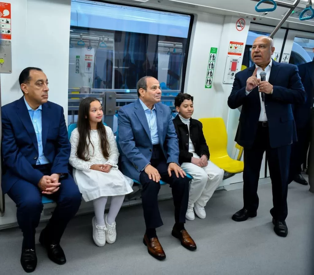 Al-Sissi accomplit la prière de l’Aïd al-Fitr et inaugure le monorail de la Nouvelle Capitale administrative 23 - Le Progrès Egyptien