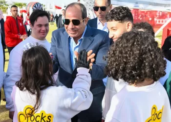 Al-Sissi accomplit la prière de l’Aïd al-Fitr et inaugure le monorail de la Nouvelle Capitale administrative