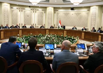 Le Premier ministre préside une table ronde avec les leaders mondiaux de l’énergie et les institutions financières internationales 4 - Le Progrès Egyptien Le Premier ministre préside une table ronde avec les leaders mondiaux de l’énergie et les institutions financières internationales