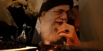 L’ayatollah Ali Khamenei sera inhumé dans la ville sainte de Machhad