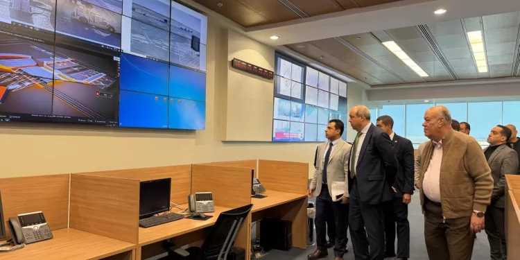 Le ministre de l’Aviation civile inspecte le centre des opérations de l’aéroport du Caire 1 - Le Progrès Egyptien