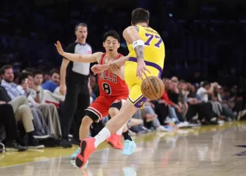 NBA: Gilgeous-Alexander dépasse Chamberlain avec un 127e match de suite à 20 points ou plus