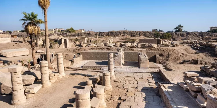 Karnak : La porte de Ramsès III restaurée et découverte d’une stèle de l’époque de Tibère 1 - Le Progrès Egyptien