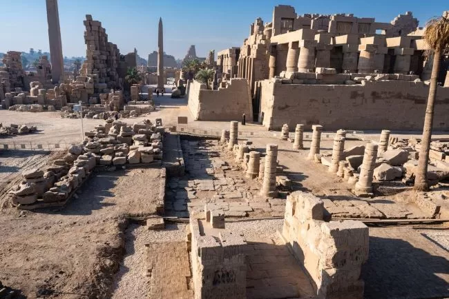 Karnak : La porte de Ramsès III restaurée et découverte d’une stèle de l’époque de Tibère 3 - Le Progrès Egyptien