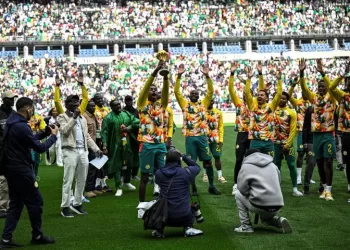 Le Sénégal, déchu de son titre, exhibe le trophée de la CAN et bat le Pérou