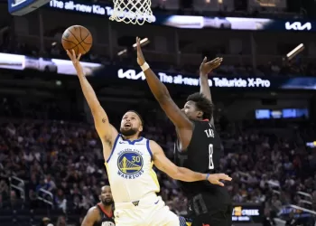 NBA: Curry fait le show pour son retour, Flagg enfonce les Lakers