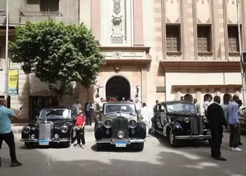 Le Caire: 60 voitures classiques au Centre-Ville pour célébrer les 102 ans du Club des automobiles