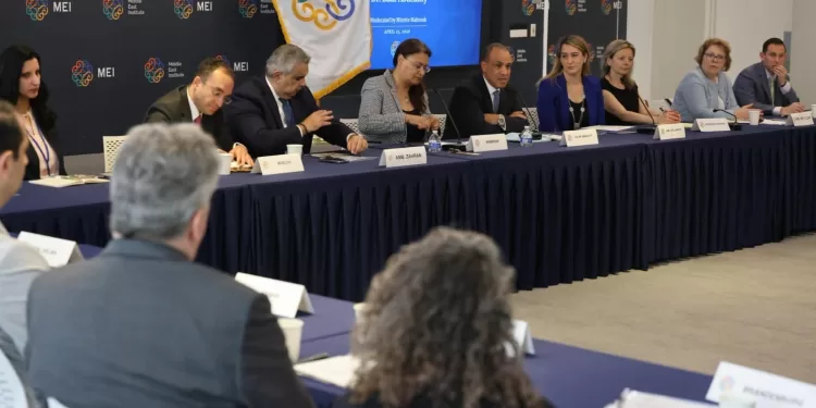 Dr Badr Abdel-Aati expose la vision égyptienne des crises régionales lors d’une rencontre à Washington 1 - Le Progrès Egyptien