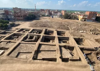 Égypte : découverte d’une statue colossale du roi Ramsès II dans le site de Tell Faroun à Sharqia