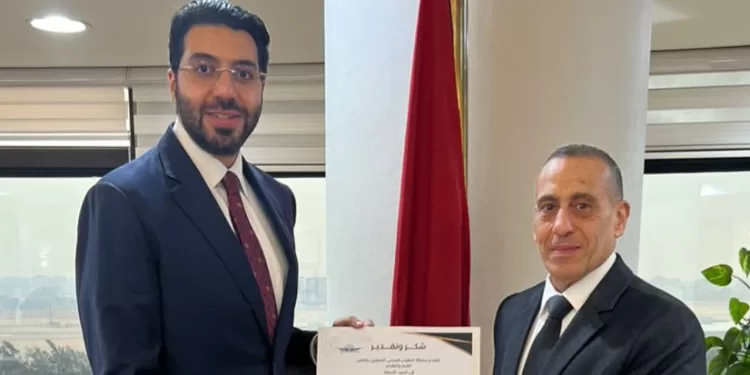 Le président de l’Autorité de l’aviation civile honore l’expert régional de l’OACI au Caire 2 - Le Progrès Egyptien Le président de l’Autorité de l’aviation civile honore l’expert régional de l’OACI au Caire 1 - Le Progrès Egyptien