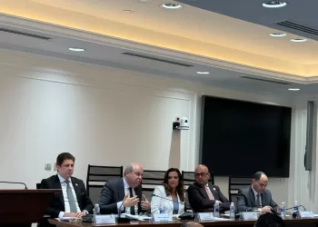 La stratégie de développement de l’aviation civile devant le Parlement