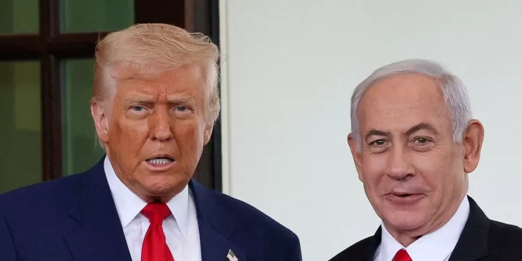 FILE PHOTO: U.S. President Donald Trump welcomes Israeli Prime Minister Benjamin Netanyahu at the entrance of the White House in Washington, D.C., U.S., April 7, 2025. REUTERS/Leah Millis/File Photo